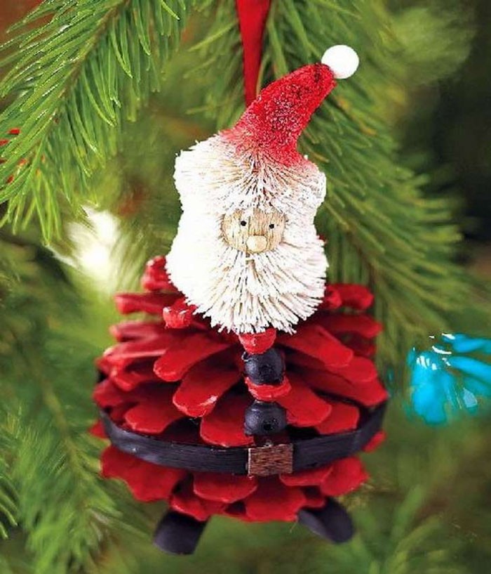 Ако старият Дядо Коледа остане под формата на счупена играчка, тогава си струва да го актуализирате, като представите ново тяло от боядисана подутина