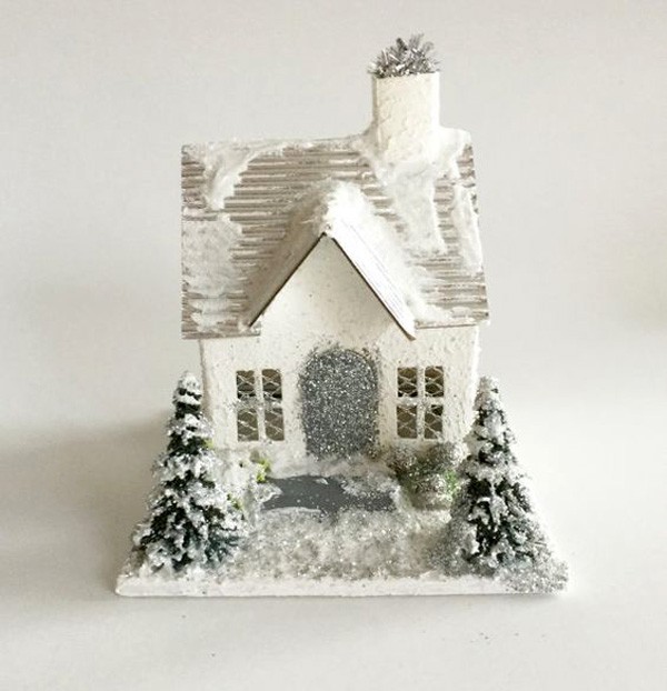 Making a house should be done with concentration, if there is no desire to get a crooked craft. It is quite easy to decorate cardboard houses at any stage of work