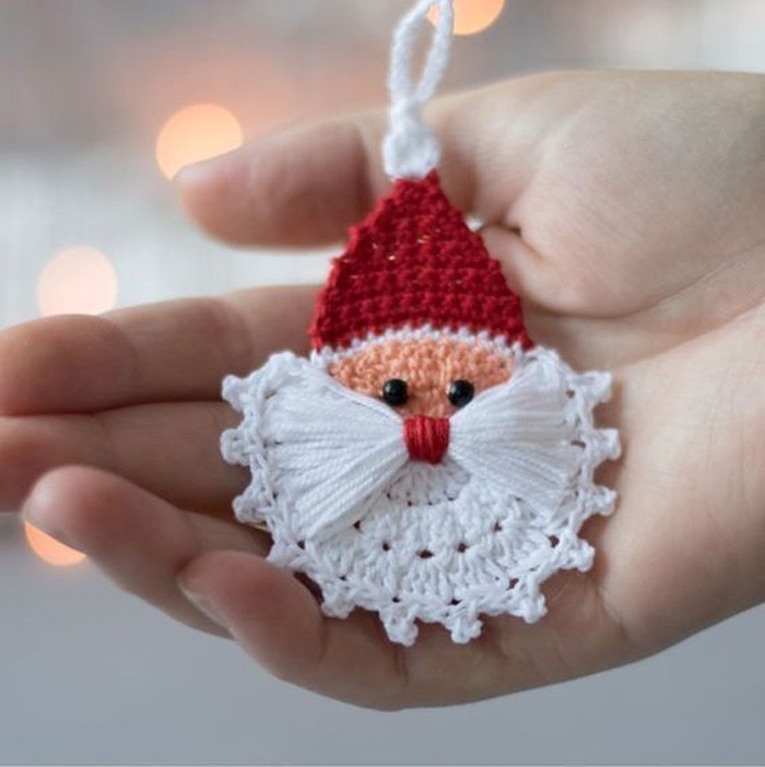 For crocheting, they use ready-made patterns or knit, as they say, on a whim. Several colors of yarn and a convenient hook are useful in work.