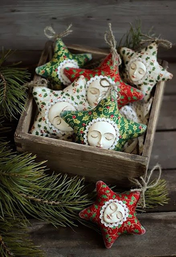 The stars are sewn from fabrics with a Christmas print. Polymer clay or salty dough, cold porcelain are used as material for faces. Instead of faces, beautiful large buttons will look good
