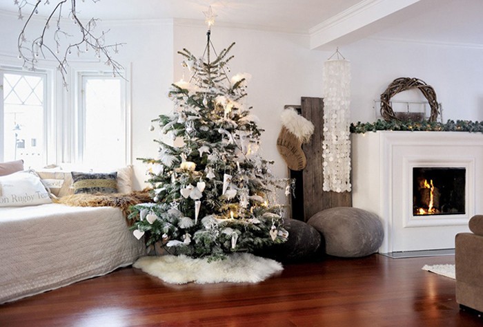 The ability to combine an interior with a discreet festive decor is worth its weight in gold