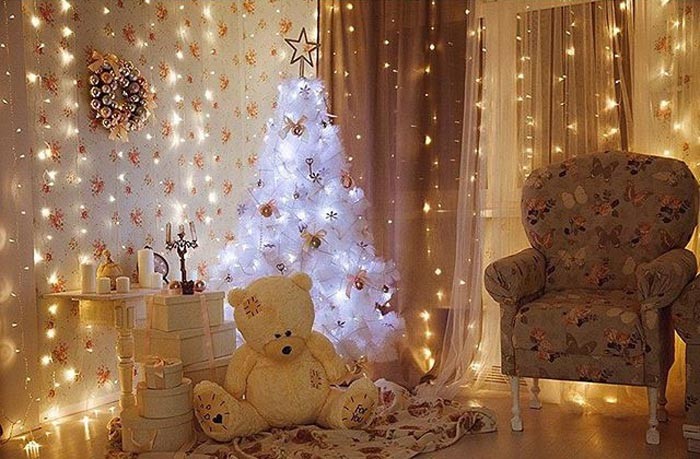 Hanging garlands under a light tulle give a subdued light, but they fill the whole room with it.