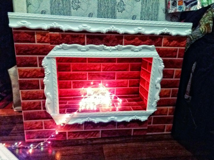 Nếu bạn để củi thật và quấn vòng hoa xung quanh sẽ rất đẹp.