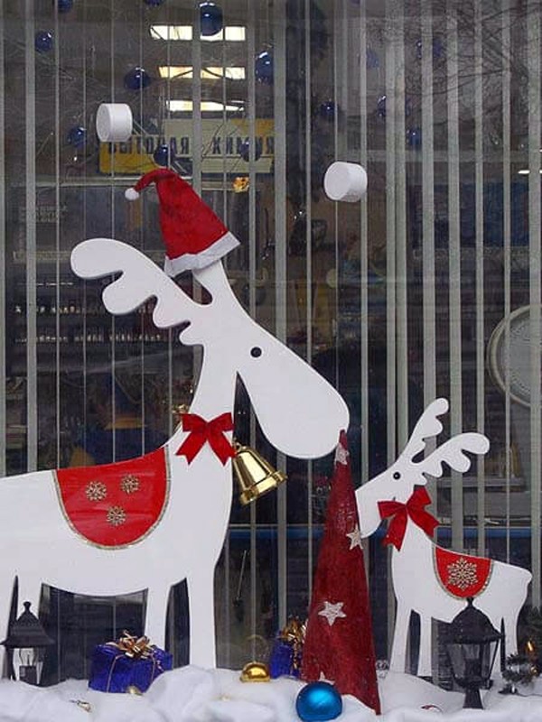 Alle Figuren werden auf Bestellung aus Sperrholz gefertigt, das nach Kundenwunsch lackiert wird. Die Zahlen müssen festgelegt werden, und wenn dies in keiner Weise geschieht, müssen Sie nachts solche Schönheit zurück in den Laden bringen