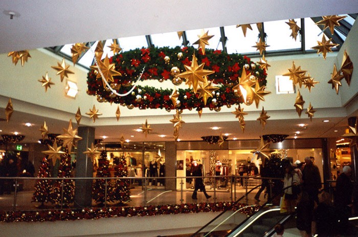 Nicht beleuchtende Designelemente bestimmen den Ton, die Stimmung und spielen die dekorative Hauptrolle