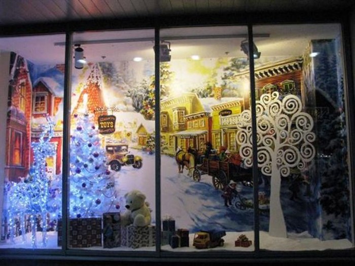 Sie können die Vitrine auch mit Hilfe von beleuchteten Story-Postern dekorieren