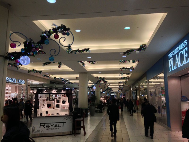 Sie können viele der gleichen Neujahrsartikel auf einmal kaufen und an Orten installieren, an denen Dekorationen nicht stören