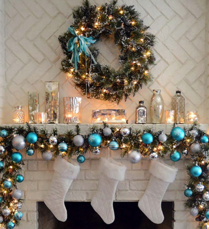 Οι κάλτσες για δώρα ήρθαν σε εμάς από τη Δύση και αγαπούν επίσης. Είναι βολικό να κρύβετε γλυκά και μικρά δώρα σε αυτά και, επιπλέον, είναι πολύ διακοσμητικά και θεματικά.