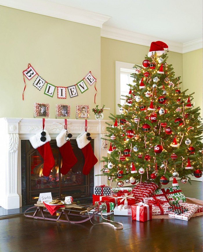 Γιατί να μην κρεμάσετε μια όμορφα σχεδιασμένη πινακίδα στον τοίχο; Δεδομένου ότι το θέμα μας είναι της Πρωτοχρονιάς, επιλέγουμε κατάλληλες λέξεις. Θα μπορούσε να είναι μια απλή ευχή για μια καλή χρονιά.