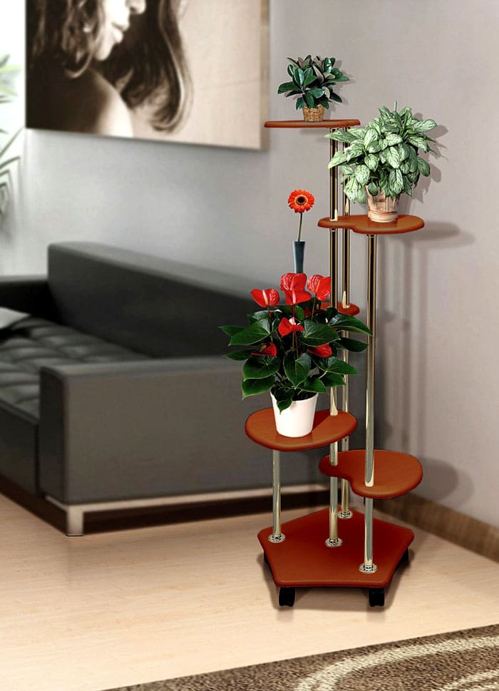 Дървените стойки са много декоративни и служат като вид фон за всеки цвят