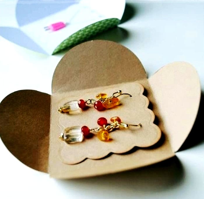 Răspândirea arată cum puteți utiliza în continuare plicul. Bancnotele dintr-un astfel de model sunt îndoite stivuite