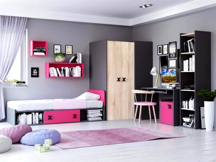 Books are placed not only in a free-standing cabinet. Above the bed are the most favorite publications and those that are awaiting reading soon