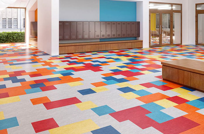 กระเบื้องไวนิลในล็อบบี้ของโรงเรียน