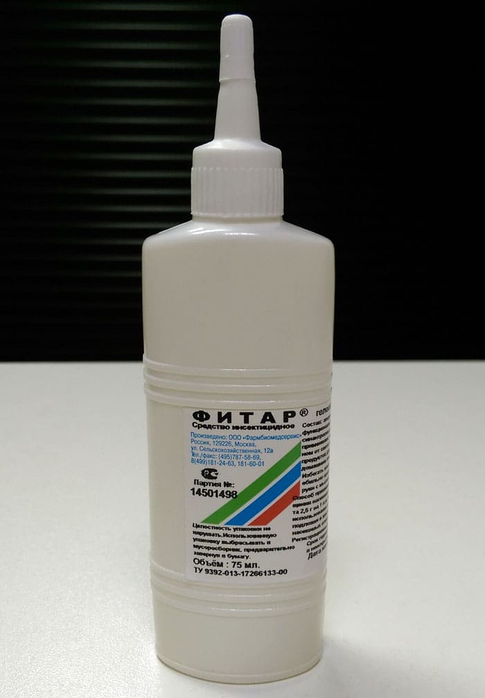 Fitar is applied in small droplets with a dotted line in the amount of 2.5 g per linear meter