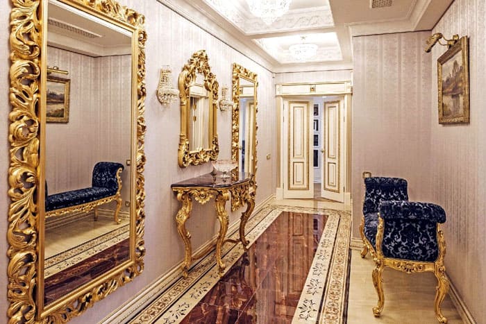 The interior is expensive in everything: from wide huge mirrors and gilded frames to a couch. Hallway wall decoration can be less dandy, but often with shiny floors and a stucco or cornice ceiling