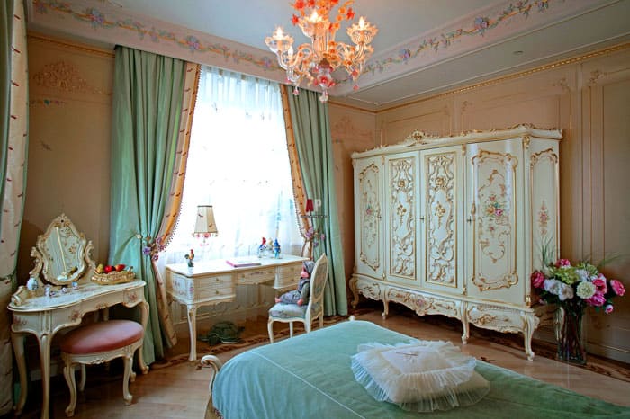 A children's bedroom should not be visually heavy, so all decorative elements should look lighter and more elegant. Several small pillows can be laid on the bed, a vase with fresh flowers will find a place in the corner