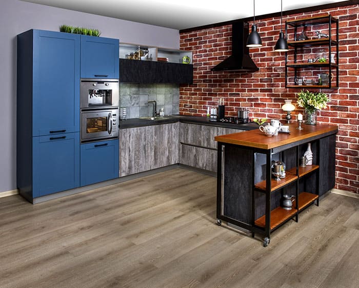 Стилизиран хладилник и малък кухненски комплект: всичко е според канона