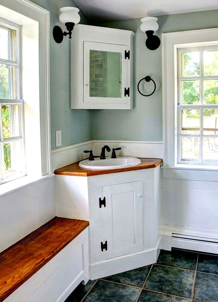 เจ้าของอ่างล้างจานและท่อประปาเพียงแค่ต้องการตู้ที่สะดวกสบายด้านบน