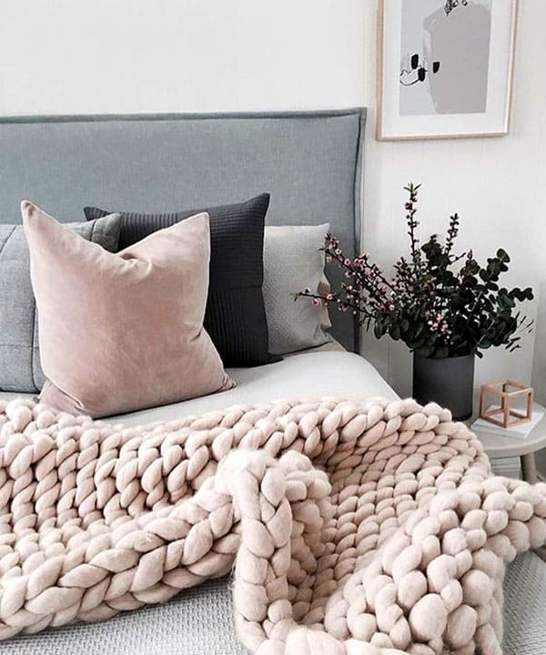 ผ้าห่มสามารถถักด้วยมือได้ซึ่งจะช่วยเพิ่มความสะดวกสบาย