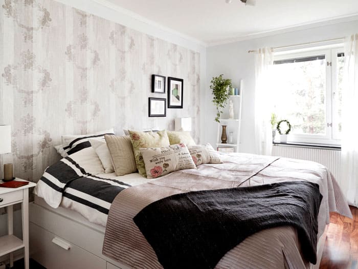 สีของพื้นไม่ควรขัดแย้งกับสภาพแวดล้อมที่มีแสงอื่น ๆ