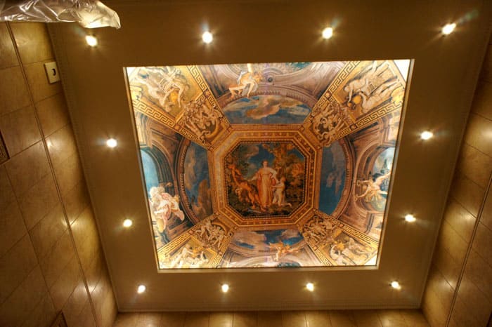 За всеки интериор можете да изберете свой собствен цвят на тавана За всеки интериор можете да изберете свой собствен цвят на тавана