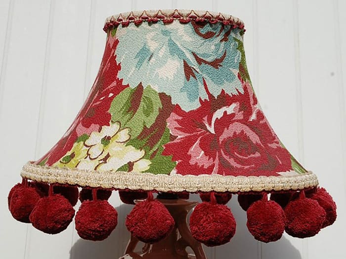 ในการทำงานกับวัสดุหนาแน่นคุณต้องมีจักรเย็บผ้าและความสามารถในการจัดการ