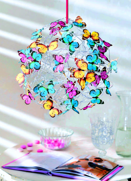 ผีเสื้อพิมพ์บนเครื่องพิมพ์หรือซื้อในร้านค้าจะเป็นของตกแต่งที่น่ารักมากสำหรับ plafond
