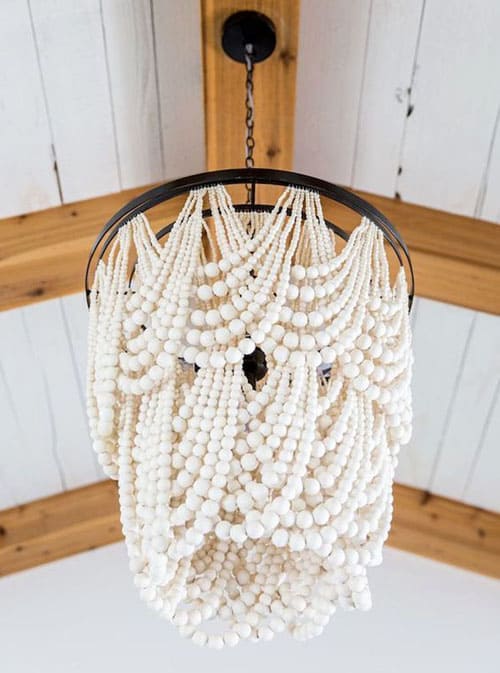 หากคุณมีลูกปัดที่แตกต่างกันจำนวนมากหรือคุณซื้อชุดใหญ่และไม่รู้ว่าจะทำอย่างไรให้ลองเปลี่ยนเป็นโคมไฟเก๋ ๆ