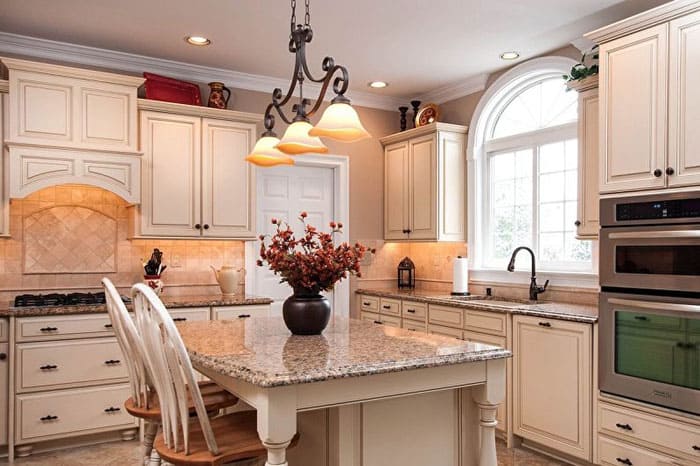 Кой харесва един плафон и кой харесва много