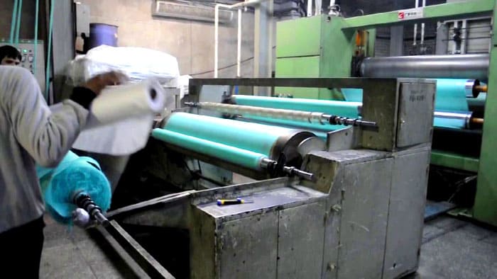 La segunda etapa está dedicada a la conformación del lienzo. Puede ser impregnación química, punzonado con aguja o unión con aire caliente.