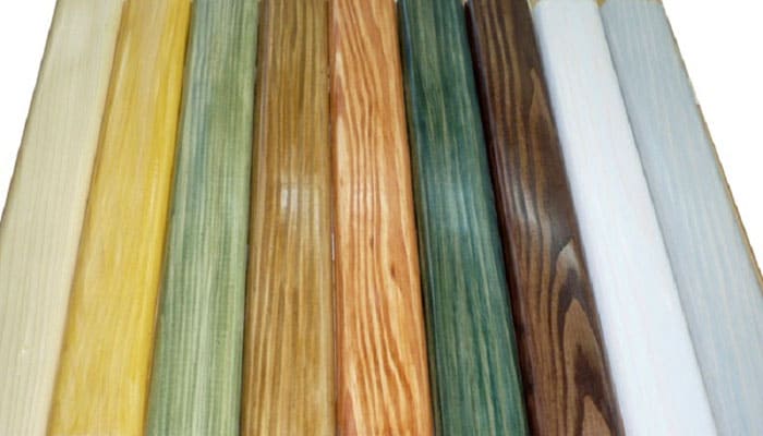 Οι κατασκευαστές παρέχουν μια ευρεία επιλογή λεκέδων ξύλου με διάφορα χαρακτηριστικά απόδοσης και χρωματικές λύσεις