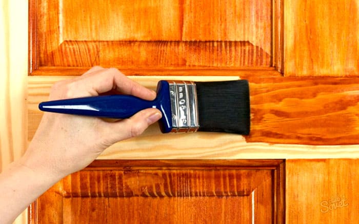 Παραδοσιακό βούρτσισμα κατά μήκος της κατεύθυνσης των κόκκων