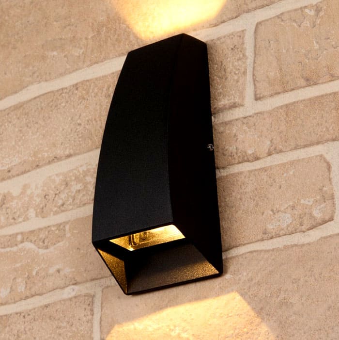 Високотехнологичният стил вече е влязъл в сайтовете, трябва да изберете подходящото осветление