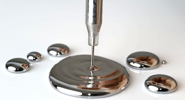 Не използвайте пластмасови пипети за събиране на живак