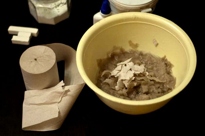 Wenn Sie zum ersten Mal handeln und absolut keine Erfahrung haben, dann beeilen Sie sich nicht, sofort einen Eimer Masse zu machen. Finden Sie Ihr Rezept besser, indem Sie verschiedene Methoden ausprobieren, um Teig in kleinen Portionen herzustellen