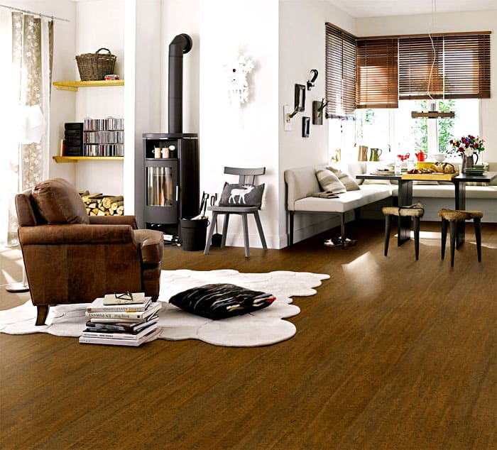 The popularity of balsa wood flooring is growing, it is used not only in country houses, but also in city apartments.