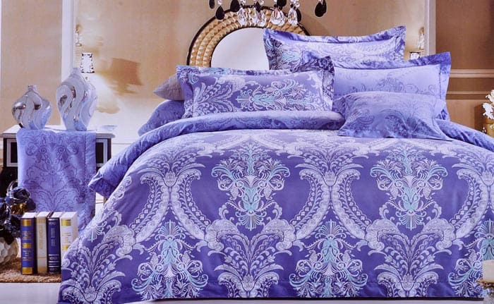 FOTOĞRAF: postel-deluxe.ru Levha elastik bantlarla dikilebildiğinden, birçok setin boyutu farklıdır