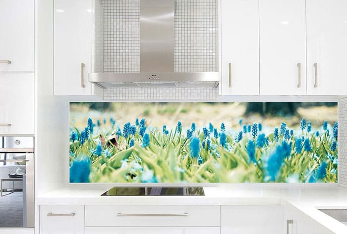 Glass apron for kitchen