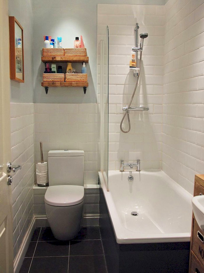 Practical design of a small bathtub with toilet