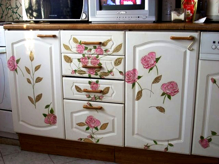 Técnica de decupagem transforma imediatamente os móveis