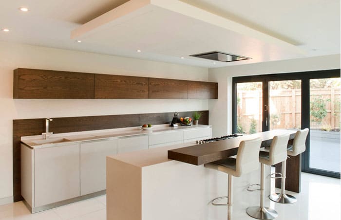 Липсата на дръжки върху мебелите е признак на хай-тек стил