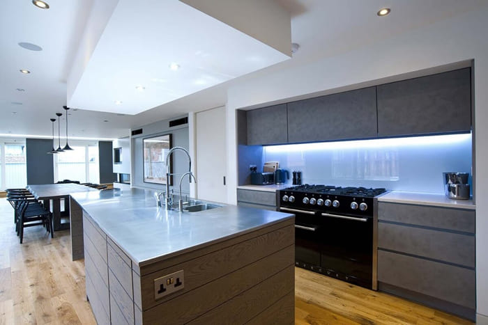 Добре е, когато повърхностите на плота и острова са направени от един и същ материал