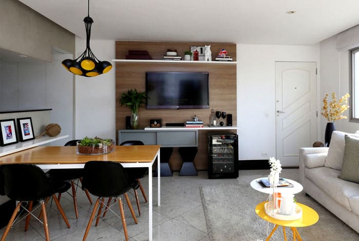 Surprisingly, even in such small rooms, several zones fit