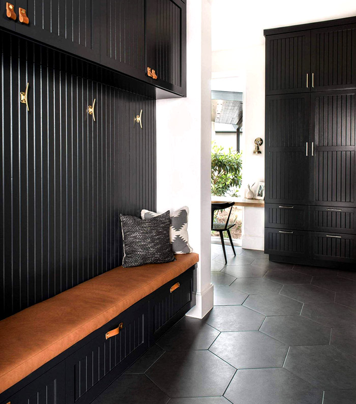 Любителите на черното ще се радват да видят любимия си цвят