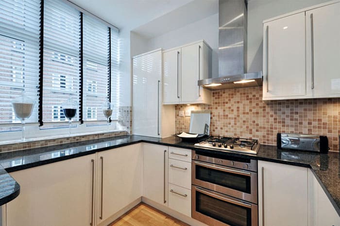 The elegance of black is undeniable, especially when it is an elegant accent in the interior.