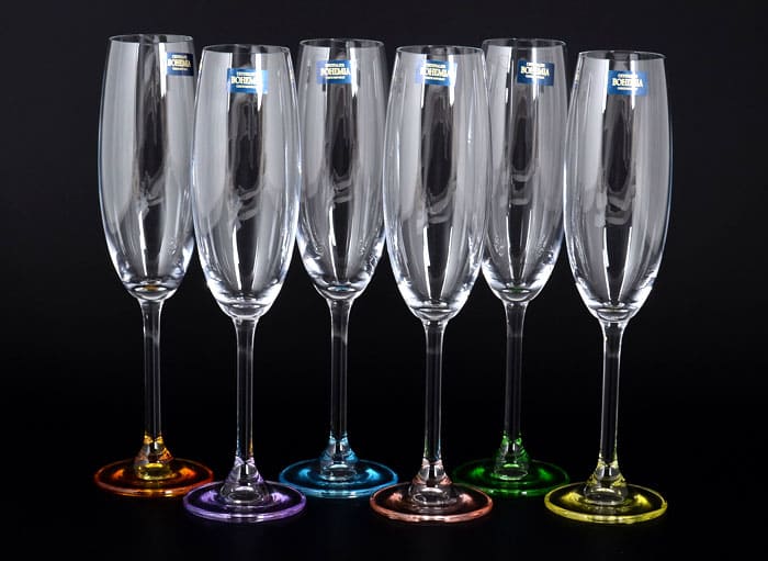 Kính có đáy mờ để phục vụ thú vị