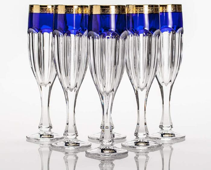 Các tàu có màu sắc nổi bật sẽ phù hợp với khẩu phần có các sắc thái tương tự