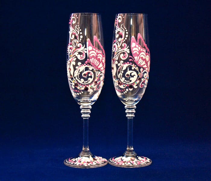 Đồ trang trí phải đảm bảo để món ăn không bị mất đi vẻ hấp dẫn.