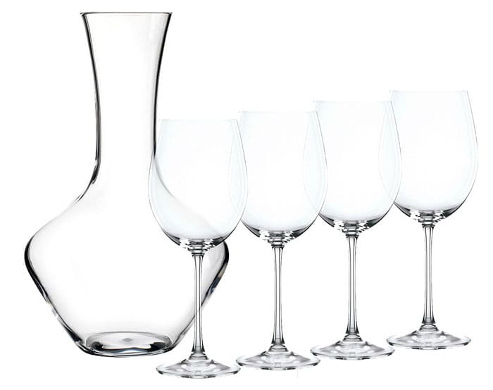 Không chấp nhận ly không có thân để nếm sâm panh