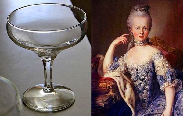 Giống như ngực của hoàng hậu Pháp Marie Antuneatta